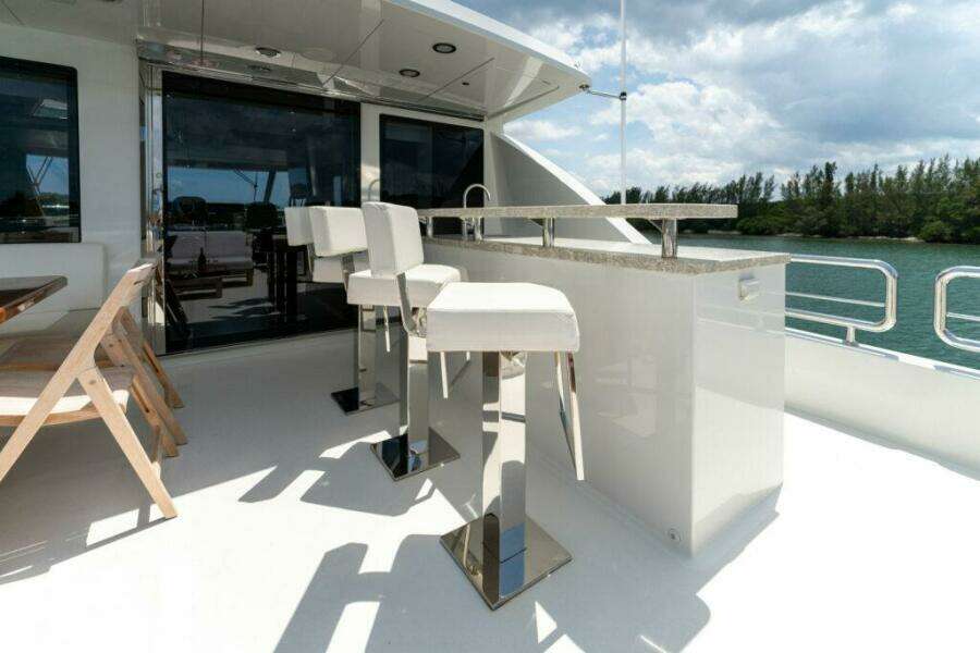 Ocean Alexander 100 ZEPHYR - Exterior Flybridge