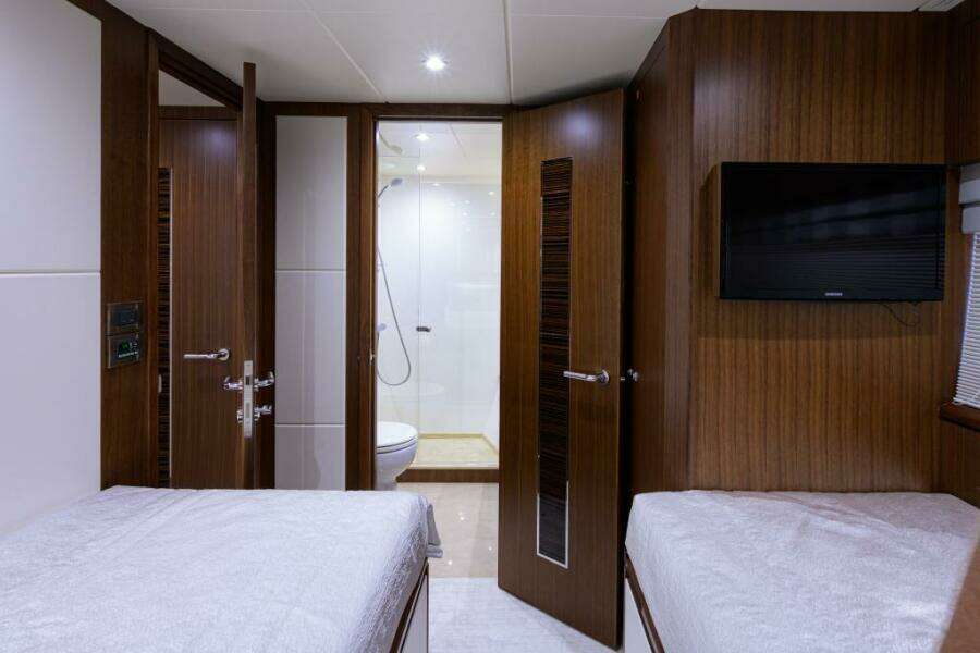 Ocean Alexander 100 ZEPHYR - Interior Guest Stateroom Starboard