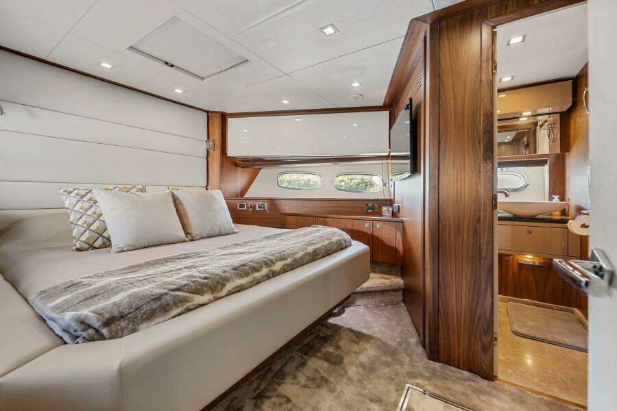 2013 Sunseeker Predator 84