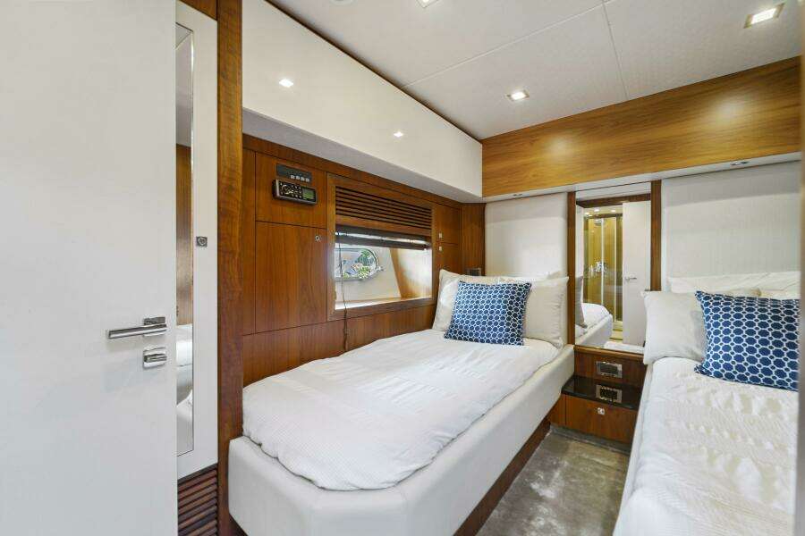 2013 Sunseeker Predator 84