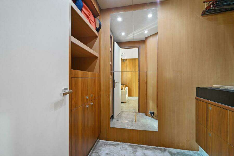 2013 Sunseeker Predator 84