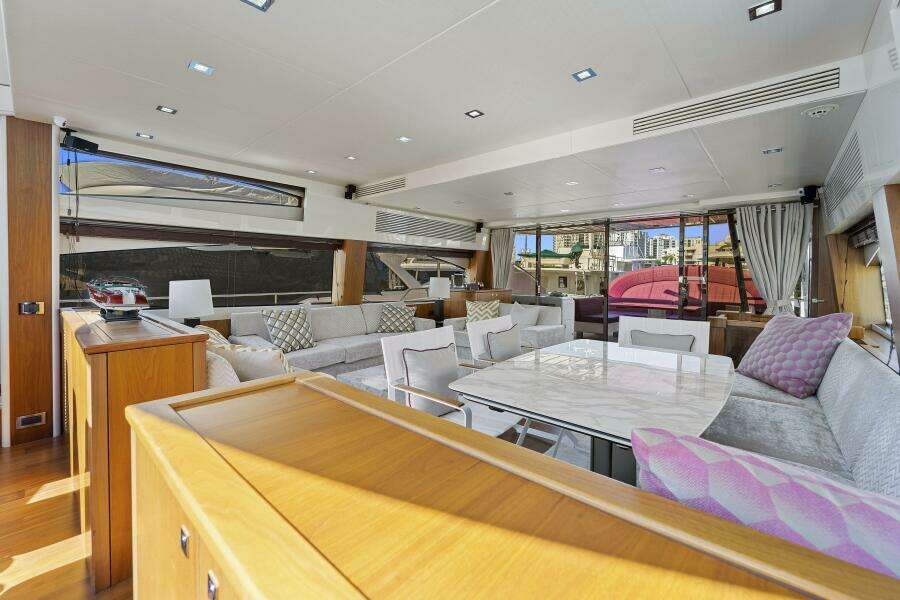 2013 Sunseeker Predator 84