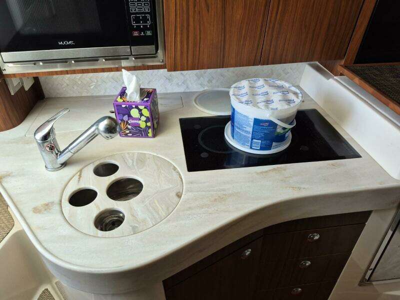 2018 Grady-White 330 Express