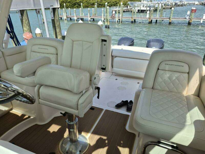 2018 Grady-White 330 Express