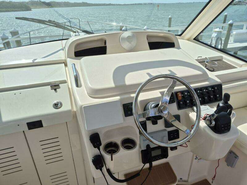 2018 Grady-White 330 Express