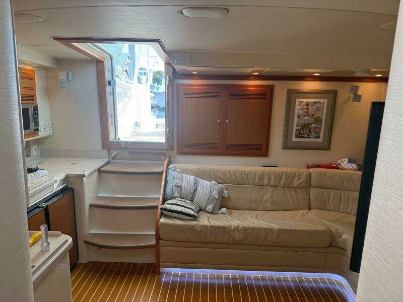 Cabo 45 EMMA - Interior Salon