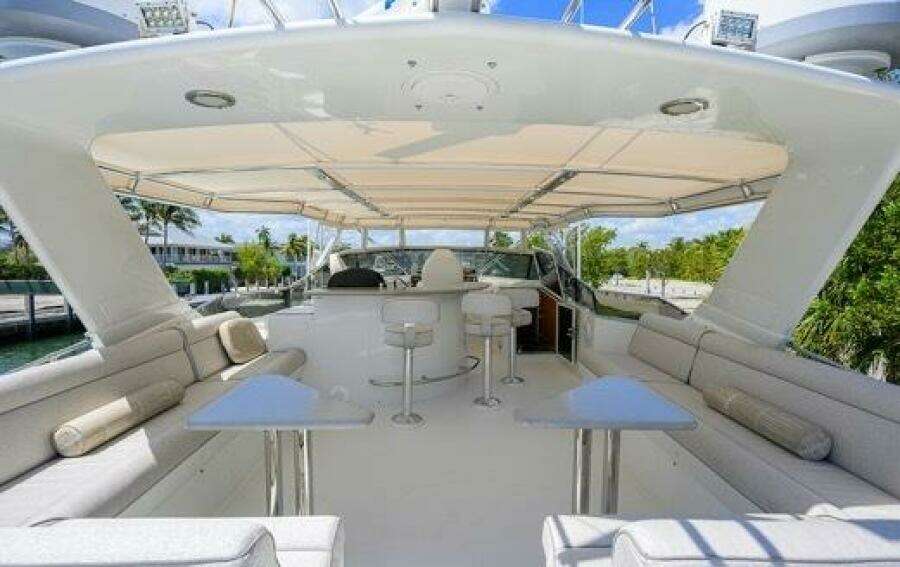 1998 Hatteras 70 Cockpit