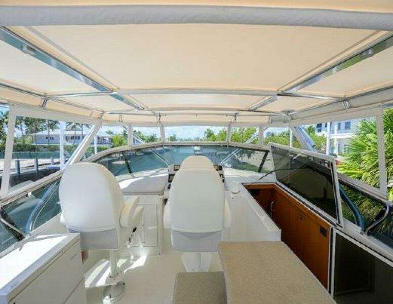 1998 Hatteras 70 Cockpit