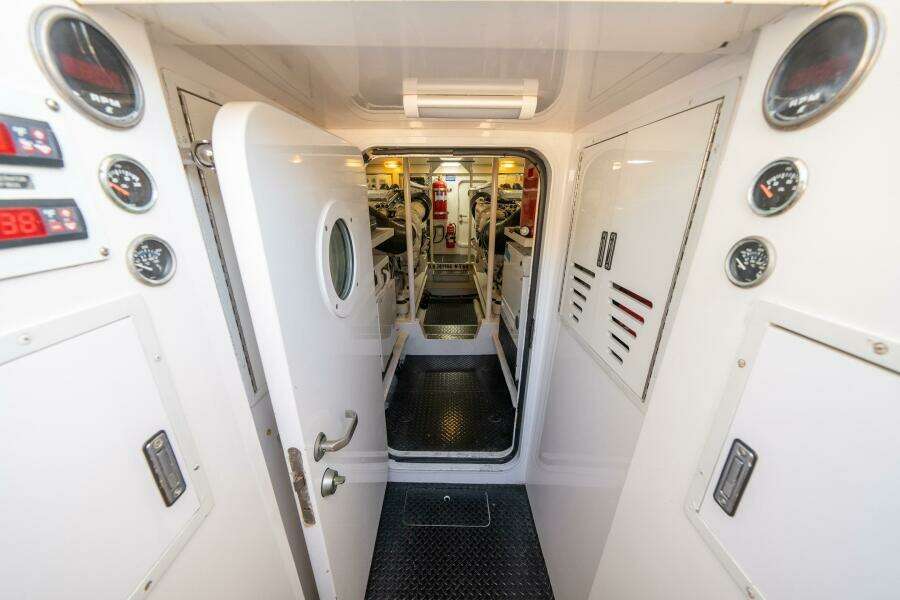 2006 Viking 68 Convertible