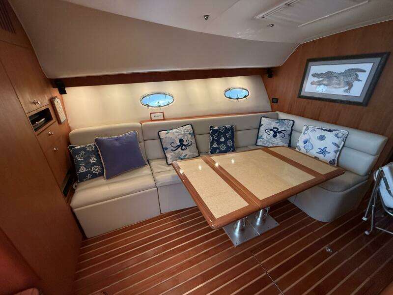 2004 Tiara Yachts 42 "Grande Gator" - Salon