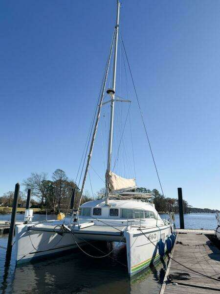 2005 Lagoon 380S