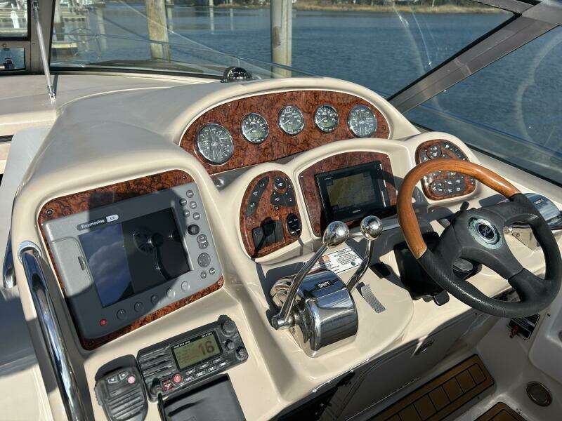 2006 Sea Ray 320 Sundancer