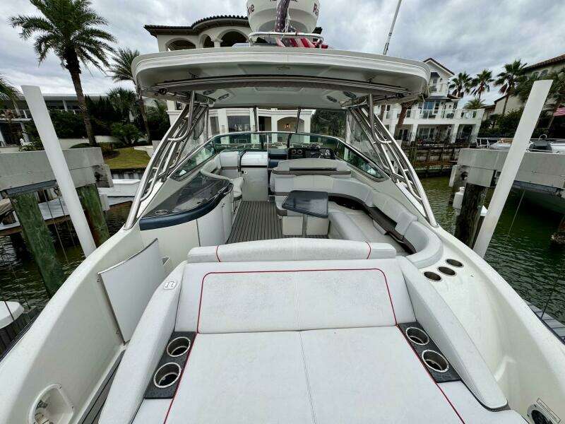 2016 Formula 370 Super Sport- HOODY- Cockpit