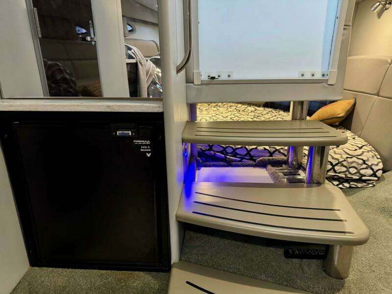 2016 Formula 370 Super Sport- HOODY- Berth