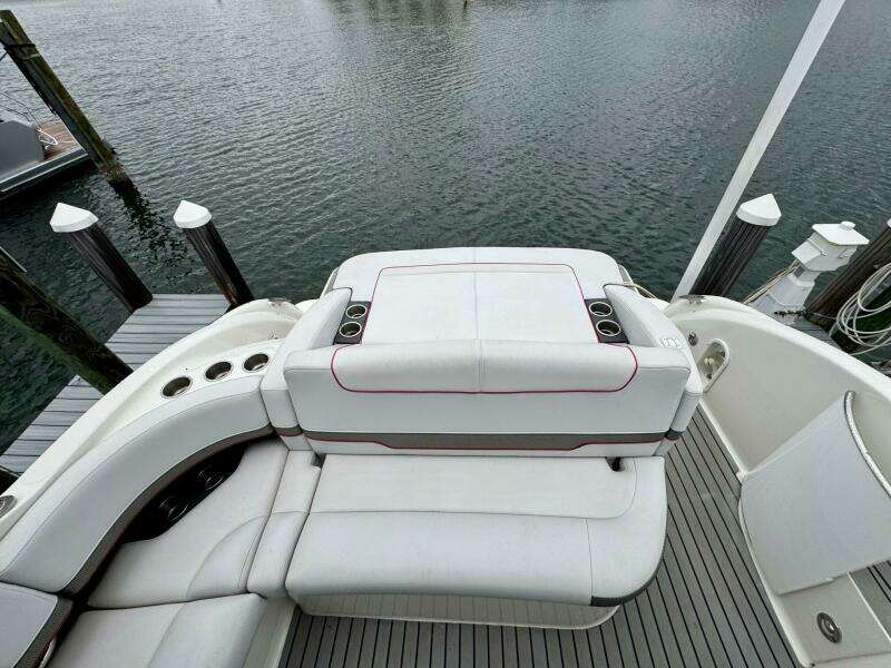 2016 Formula 370 Super Sport- HOODY- Cockpit