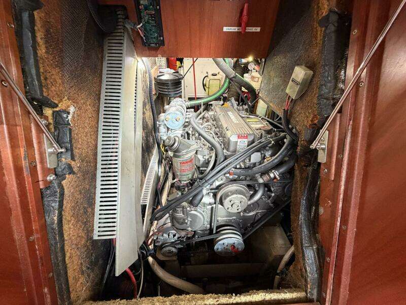 2004 Beneteau 57 Center Cockpit