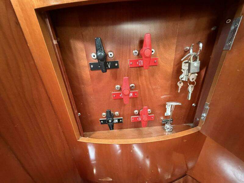 2004 Beneteau 57 Center Cockpit