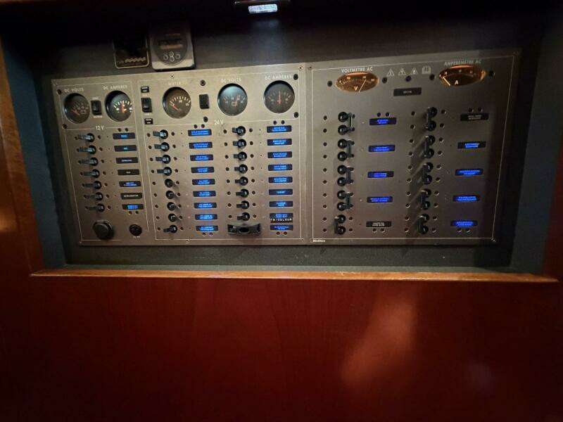 2004 Beneteau 57 Center Cockpit