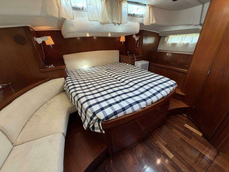 2004 Beneteau 57 Center Cockpit