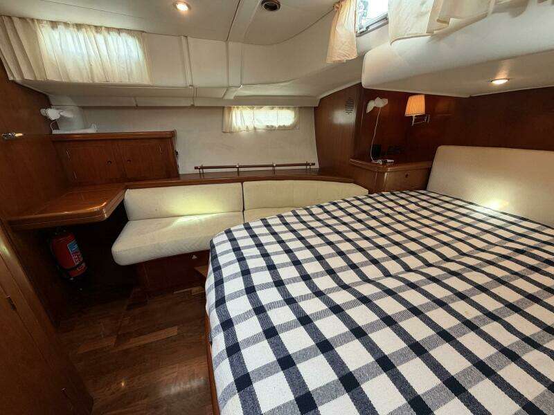 2004 Beneteau 57 Center Cockpit