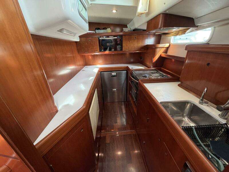 2004 Beneteau 57 Center Cockpit