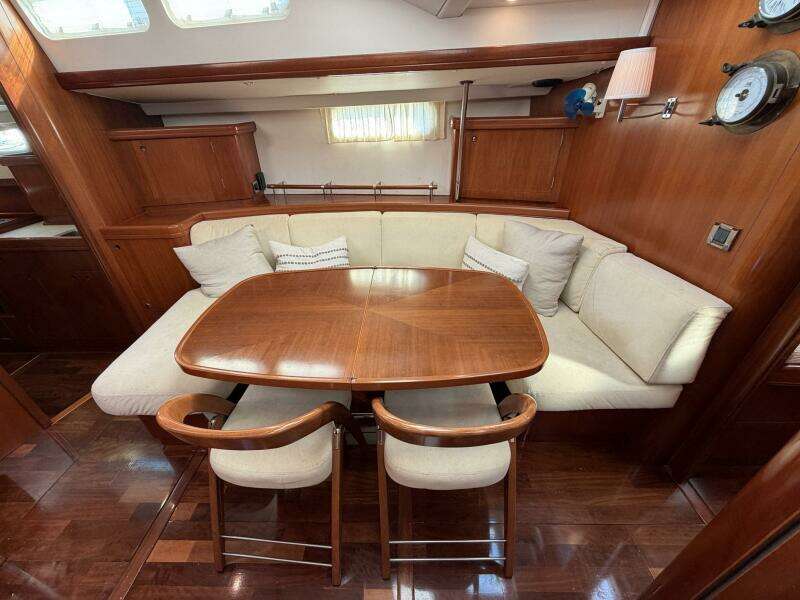 2004 Beneteau 57 Center Cockpit