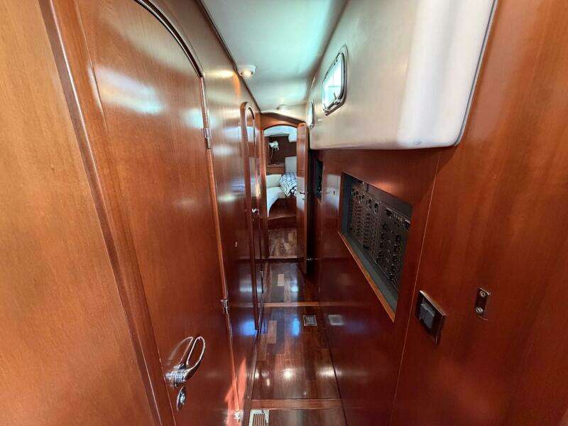 2004 Beneteau 57 Center Cockpit