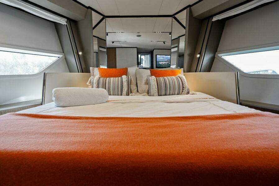 2024 Ferretti Yachts 720