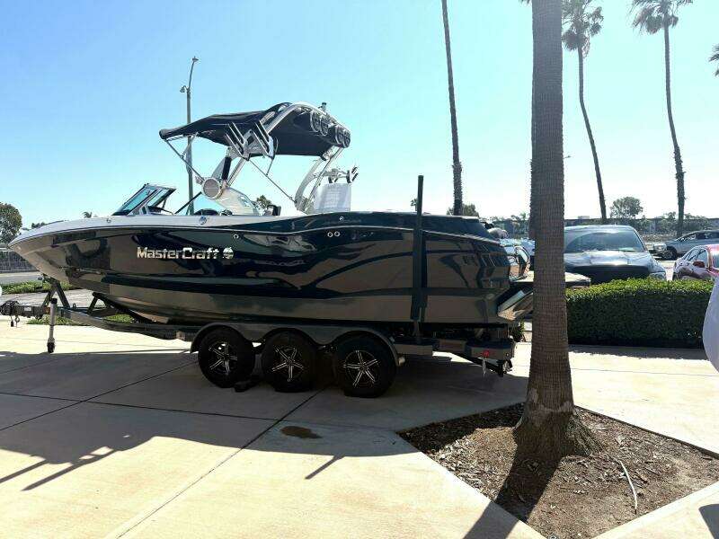 2021 Mastercraft X24