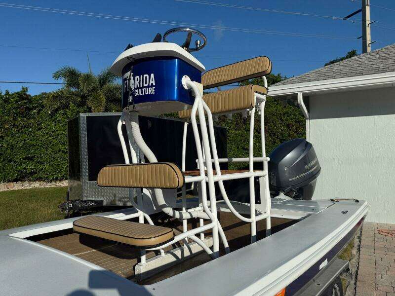 1986 Dolphin 18 Skiff