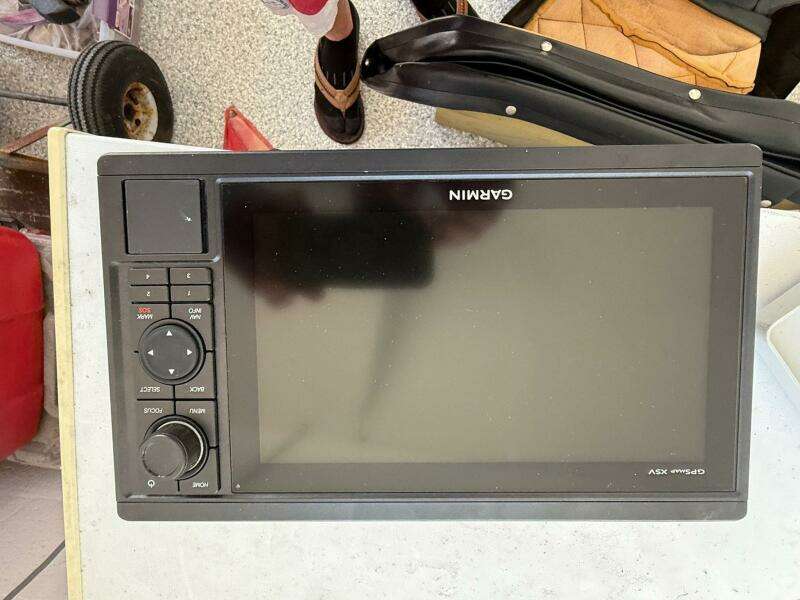 1986 Dolphin 18 Skiff