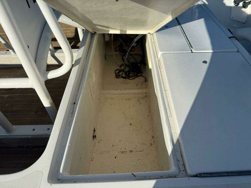 1986 Dolphin 18 Skiff