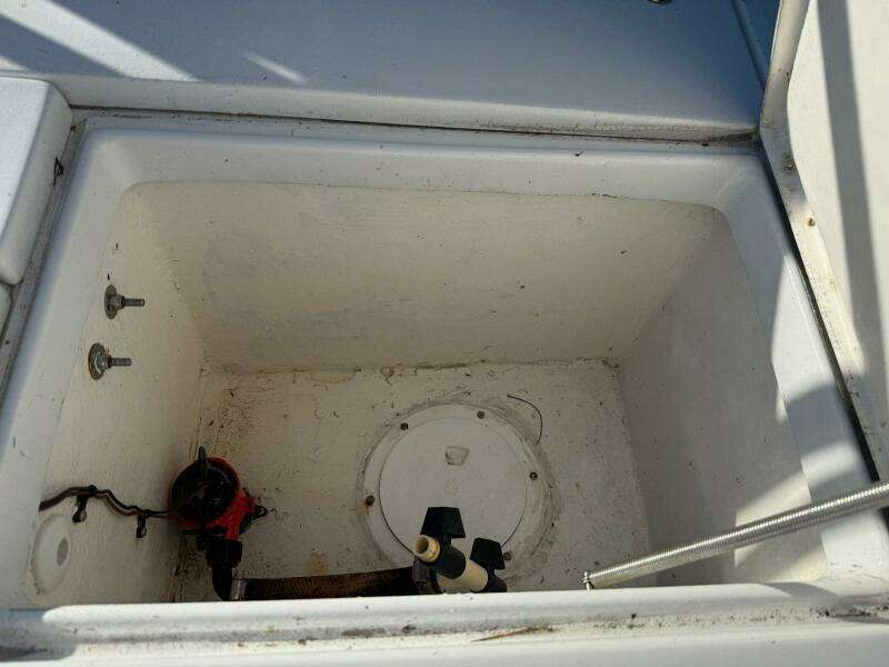 1986 Dolphin 18 Skiff