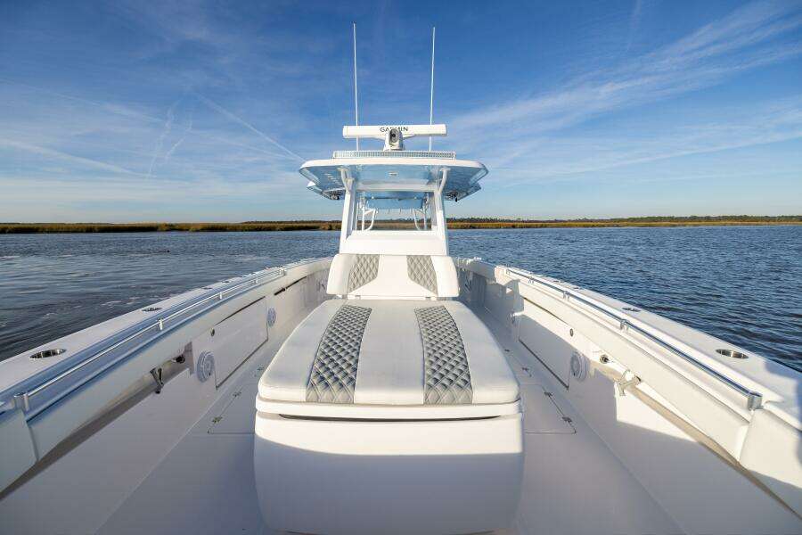 2024 Invincible 40 CAT