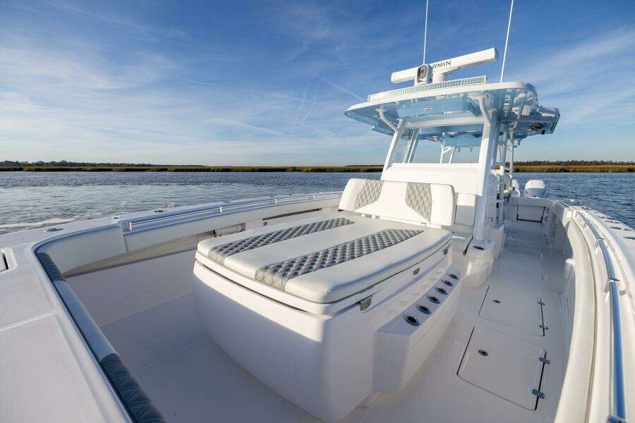 2024 Invincible 40 CAT