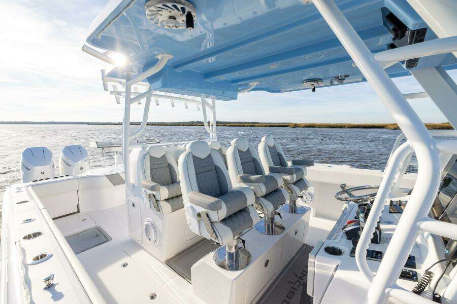 2024 Invincible 40 CAT