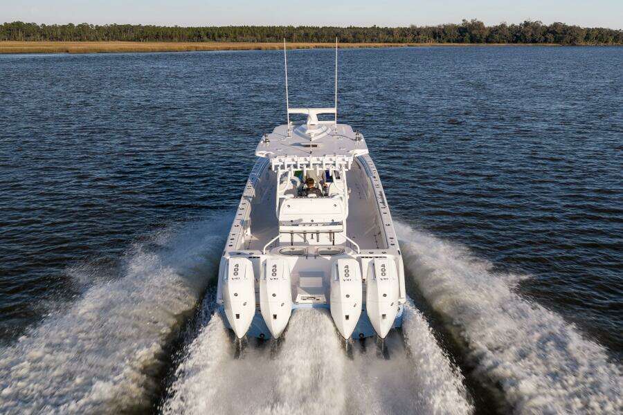 2024 Invincible 40 CAT