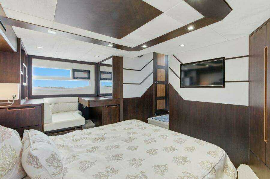 Galeon 58 560 Sky Nuckingfuts- Master Stateroom