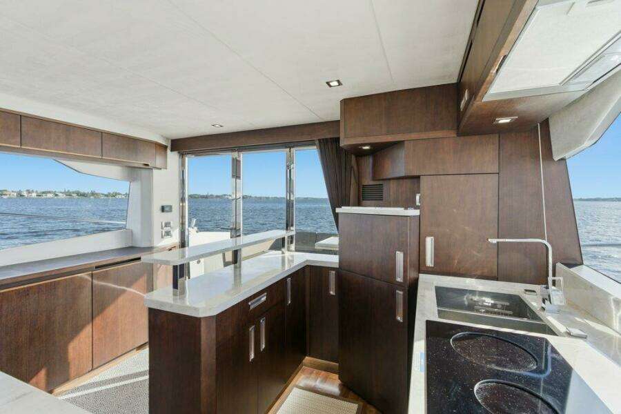 Galeon 58 560 Sky Nuckingfuts- Galley