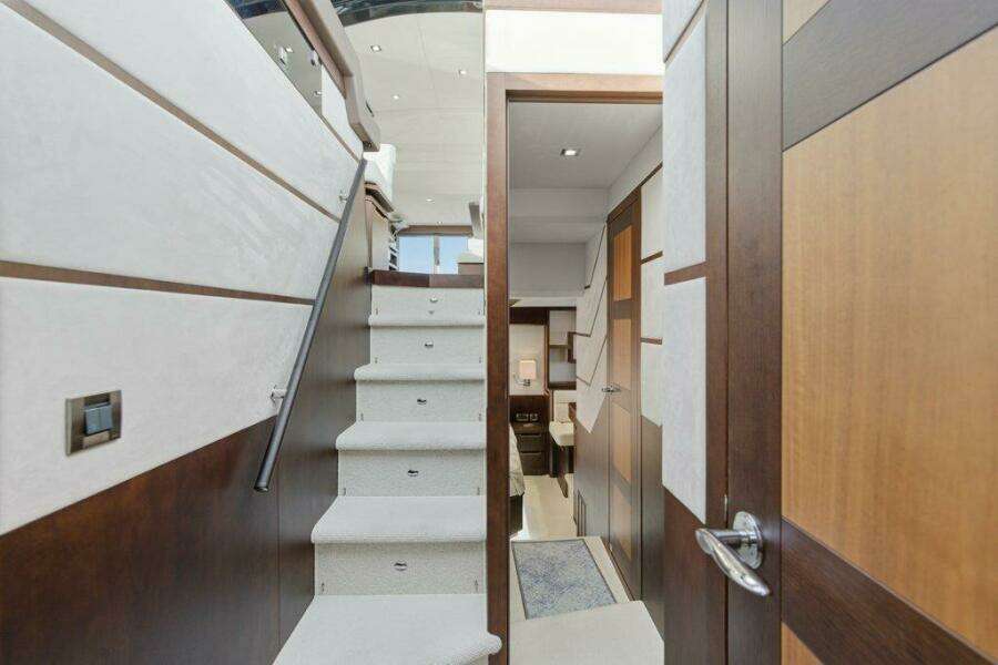 Galeon 58 560 Sky Nuckingfuts- Companionway