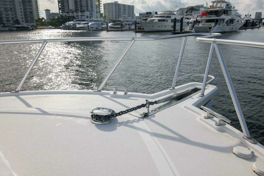 Cabo 41 Justice - Exterior Bow