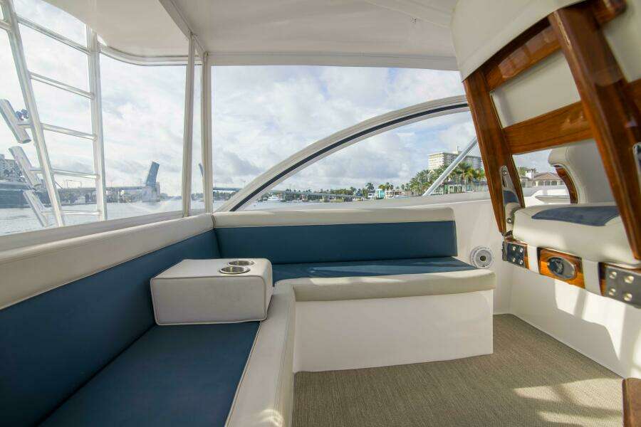 Cabo 41 Justice - Exterior Helm