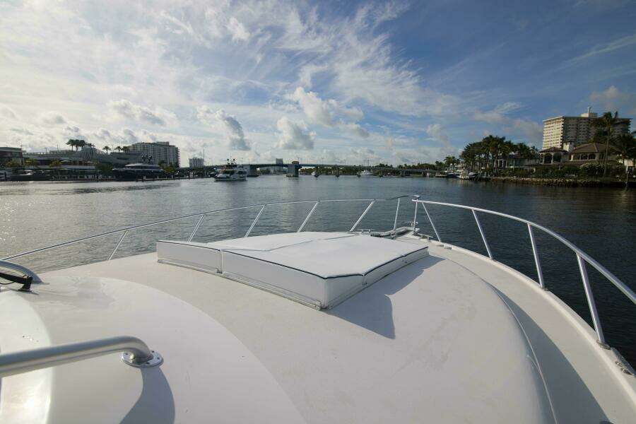 Cabo 41 Justice - Exterior Bow