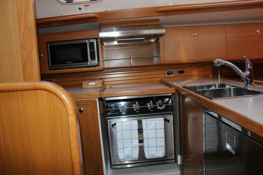 2011 Catalina 445