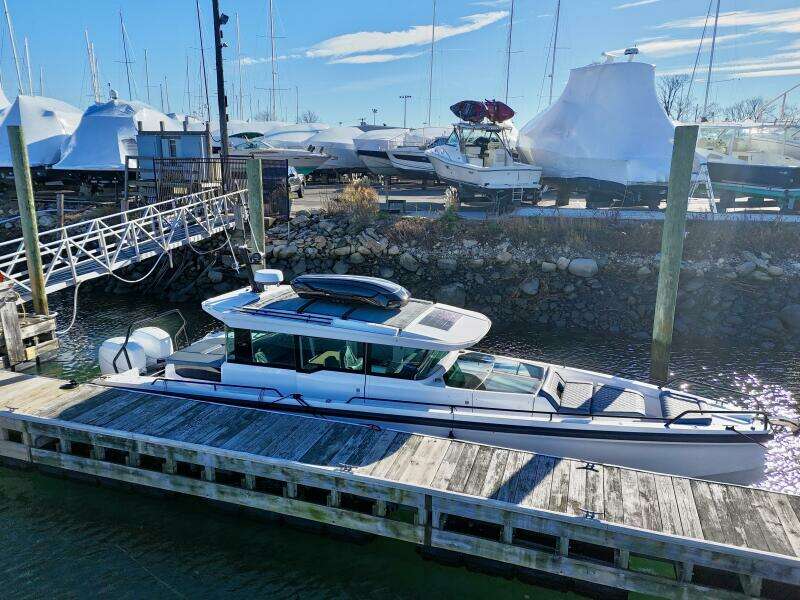 2023 Axopar 37 Cross Cabin