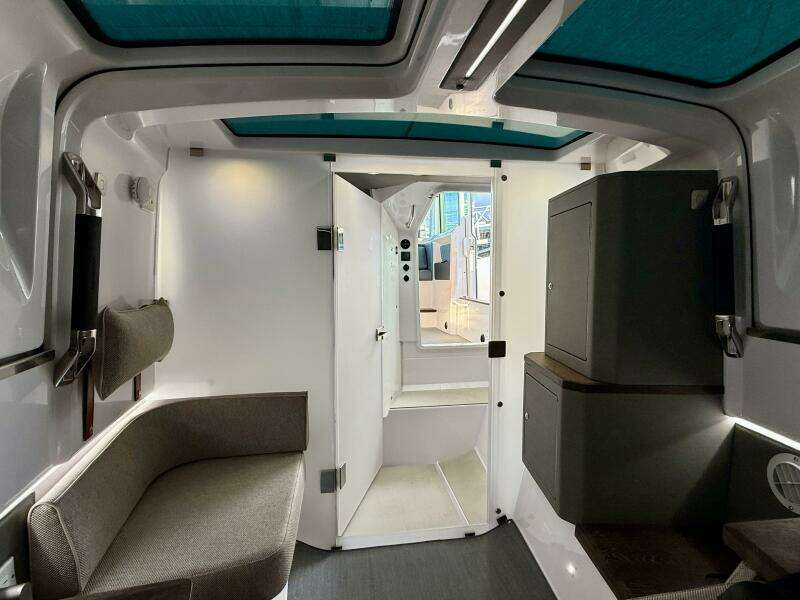 2023 Axopar 37 Cross Cabin