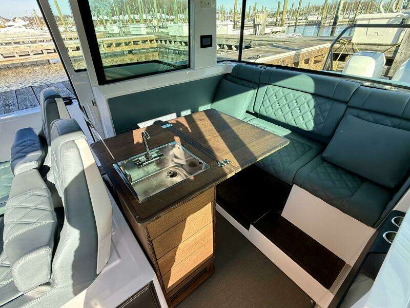 2023 Axopar 37 Cross Cabin