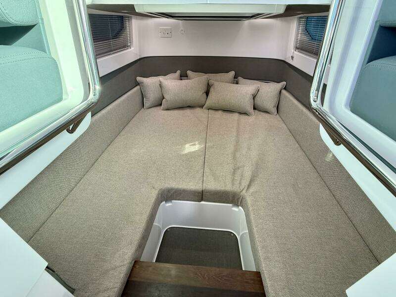 2023 Axopar 37 Cross Cabin