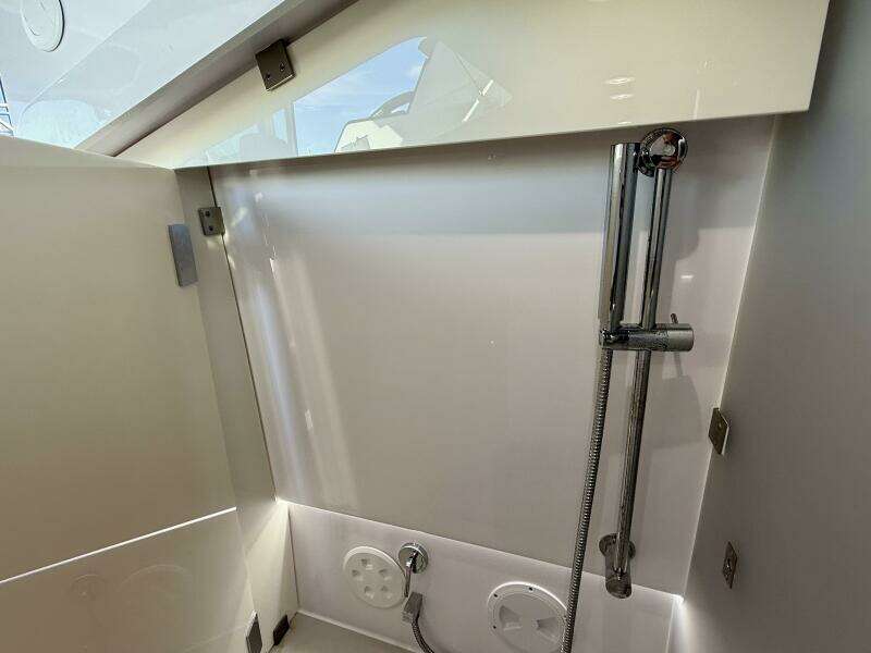 2023 Axopar 37 Cross Cabin