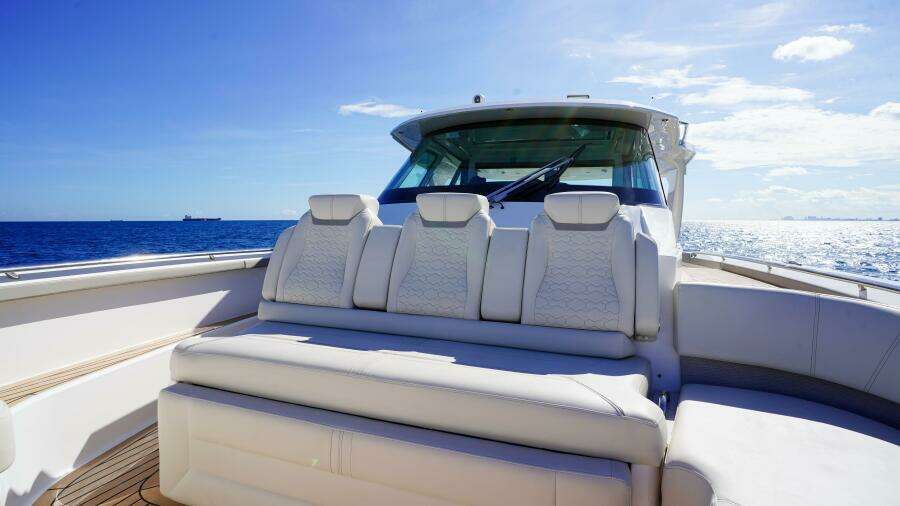 2024 Tiara Yachts 48 LS